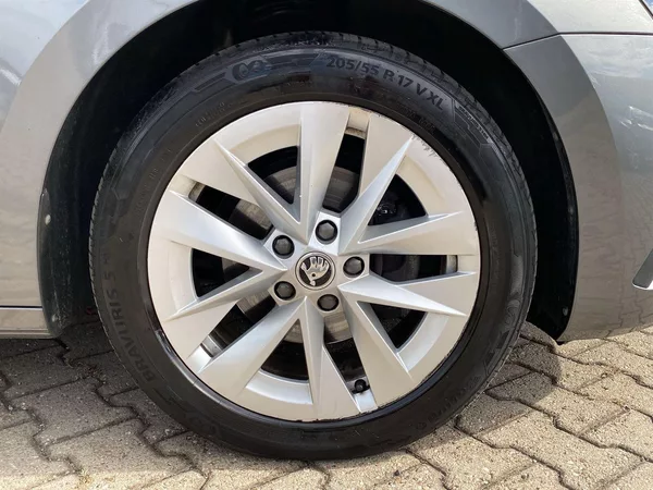 Škoda Octavia Combi 2.0 TDI DSG Style + - foto 28