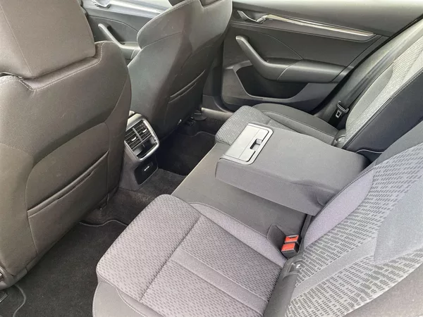 Škoda Octavia Combi 2.0 TDI DSG Style + - foto 7