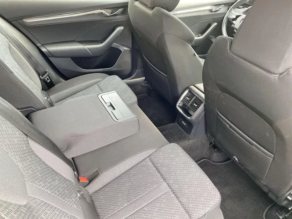 Škoda Octavia Combi 2.0 TDI DSG Style + - foto 9