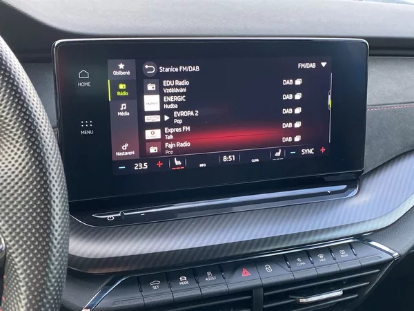 Škoda Octavia Combi 2.0 TDI DSG RS - foto 18