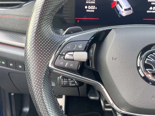Škoda Octavia Combi 2.0 TDI DSG RS - foto 19