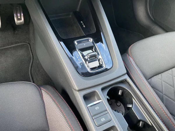 Škoda Octavia Combi 2.0 TDI DSG RS - foto 27