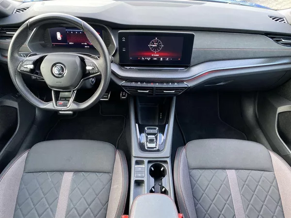 Škoda Octavia Combi 2.0 TDI DSG RS - foto 5