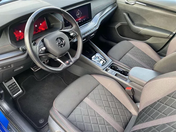 Škoda Octavia Combi 2.0 TDI DSG RS - foto 6