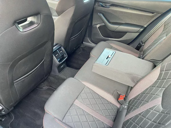 Škoda Octavia Combi 2.0 TDI DSG RS - foto 7
