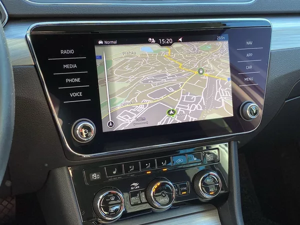 Škoda Superb Combi 2.0 TDI DSG Ambition - foto 11
