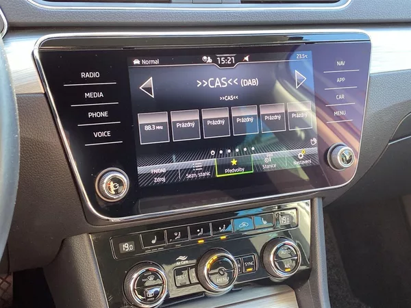 Škoda Superb Combi 2.0 TDI DSG Ambition - foto 13