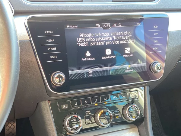 Škoda Superb Combi 2.0 TDI DSG Ambition - foto 17