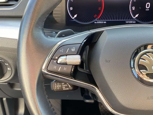 Škoda Superb Combi 2.0 TDI DSG Ambition - foto 19
