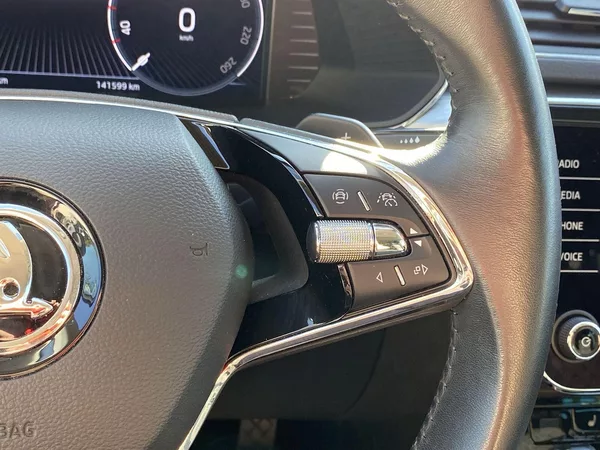 Škoda Superb Combi 2.0 TDI DSG Ambition - foto 20