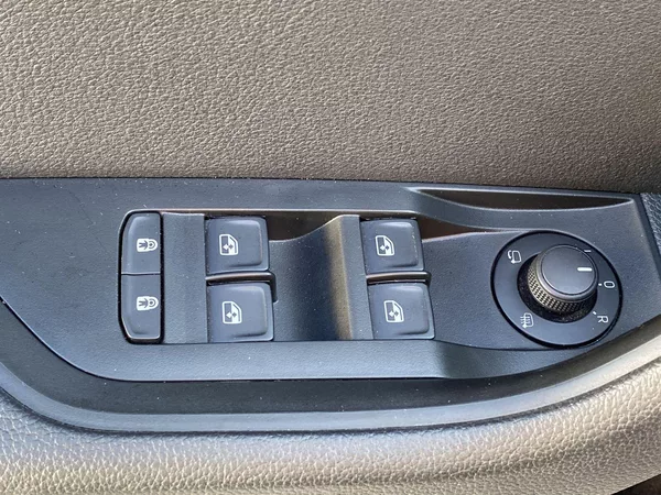 Škoda Superb Combi 2.0 TDI DSG Ambition - foto 21