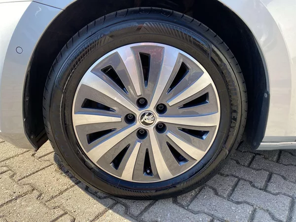 Škoda Superb Combi 2.0 TDI DSG Ambition - foto 31