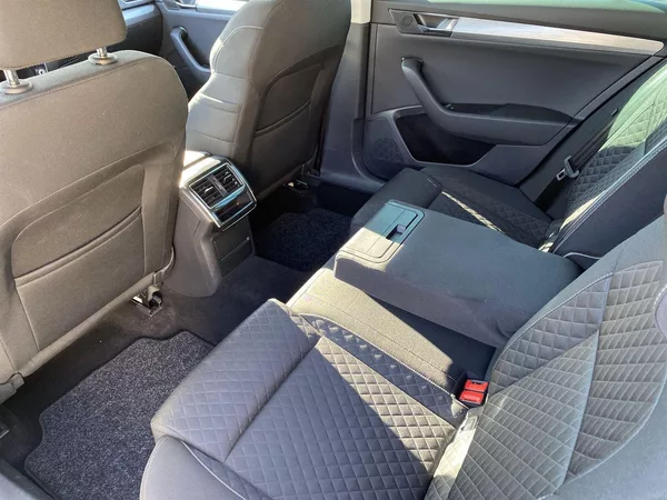 Škoda Superb Combi 2.0 TDI DSG Ambition - foto 7