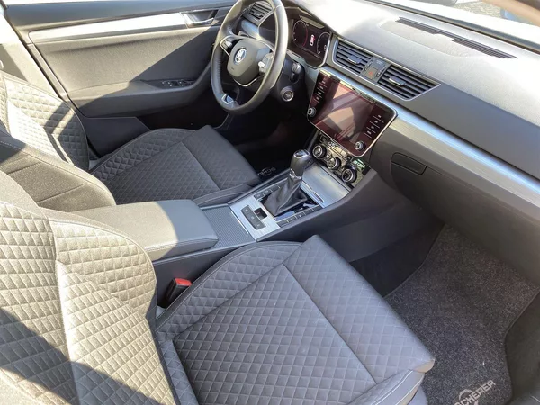Škoda Superb Combi 2.0 TDI DSG Ambition - foto 8