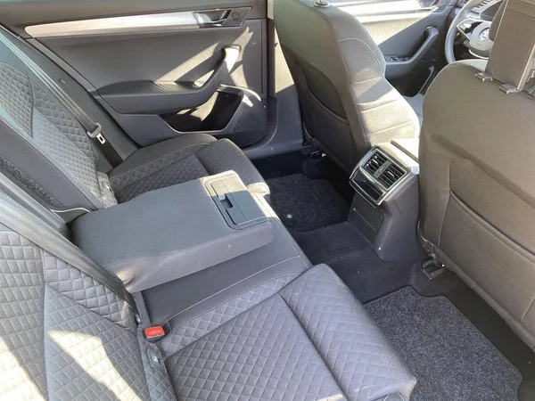 Škoda Superb Combi 2.0 TDI DSG Ambition - foto 9