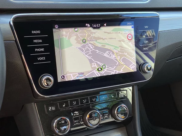 Škoda Superb Combi 2.0 TDI DSG Style - foto 11