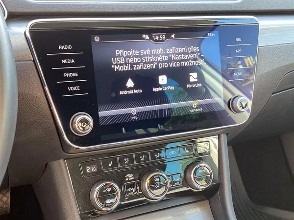 Škoda Superb Combi 2.0 TDI DSG Style - foto 14