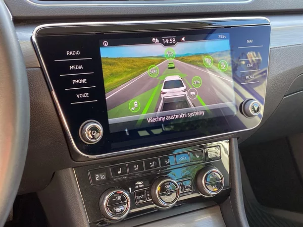Škoda Superb Combi 2.0 TDI DSG Style - foto 15