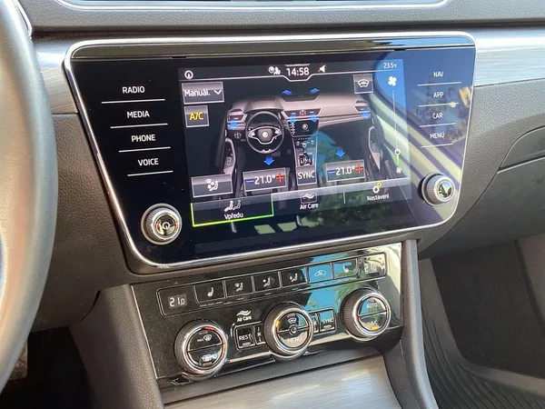 Škoda Superb Combi 2.0 TDI DSG Style - foto 17