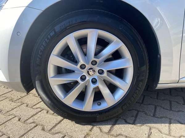 Škoda Superb Combi 2.0 TDI DSG Style - foto 31