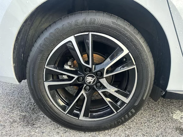 Škoda Fabia 1.0 TSI DSG Monte Carlo - foto 29