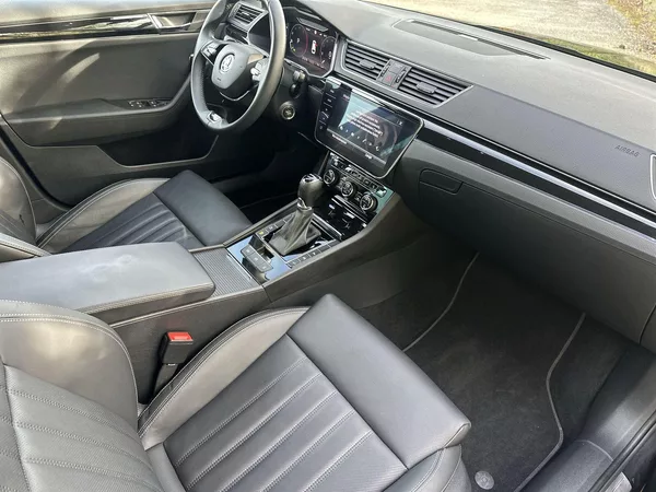 Škoda Superb Combi 2.0 TDI DSG L&K - foto 10