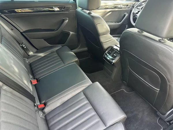 Škoda Superb Combi 2.0 TDI DSG L&K - foto 11