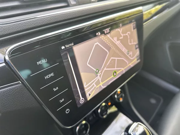 Škoda Superb Combi 2.0 TDI DSG L&K - foto 12