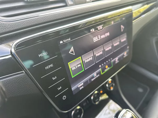 Škoda Superb Combi 2.0 TDI DSG L&K - foto 14