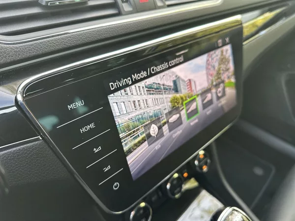 Škoda Superb Combi 2.0 TDI DSG L&K - foto 15