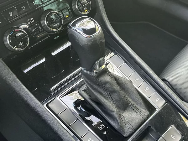 Škoda Superb Combi 2.0 TDI DSG L&K - foto 17