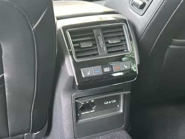 Škoda Superb Combi 2.0 TDI DSG L&K - foto 28