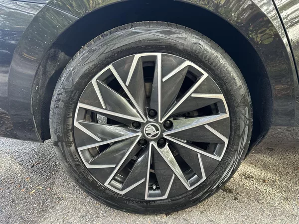 Škoda Superb Combi 2.0 TDI DSG L&K - foto 35