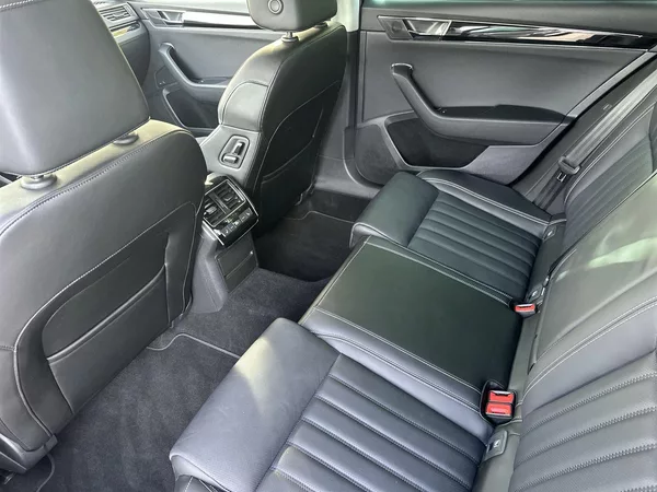 Škoda Superb Combi 2.0 TDI DSG L&K - foto 9