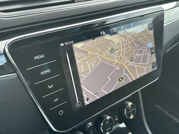 Škoda Superb Combi 2.0 TSI DSG L&K - foto 12