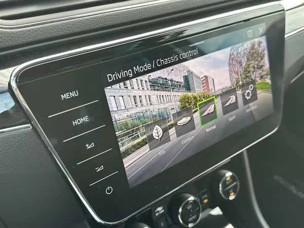 Škoda Superb Combi 2.0 TSI DSG L&K - foto 15