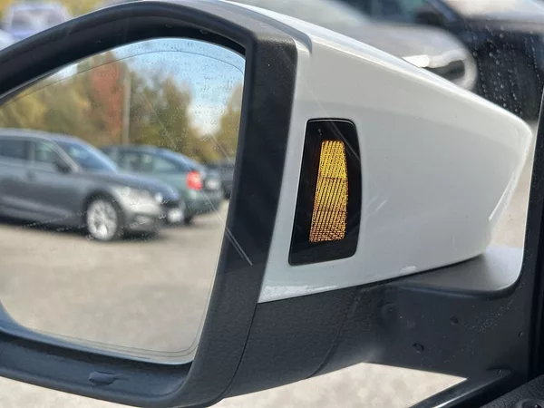 Škoda Superb Combi 2.0 TSI DSG L&K - foto 31