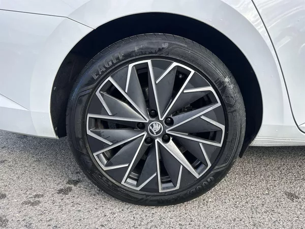 Škoda Superb Combi 2.0 TSI DSG L&K - foto 34