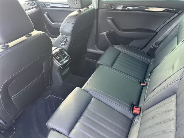 Škoda Superb Combi 2.0 TSI DSG L&K - foto 7