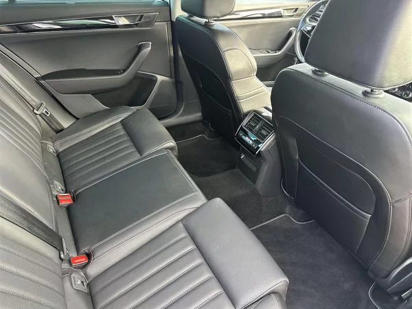 Škoda Superb Combi 2.0 TSI DSG L&K - foto 9