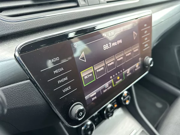 Škoda Superb Combi 2.0 TDI Style - foto 14