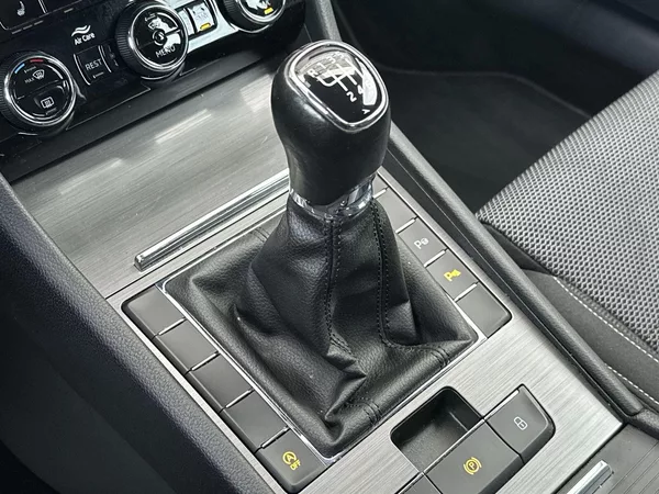 Škoda Superb Combi 2.0 TDI Style - foto 16