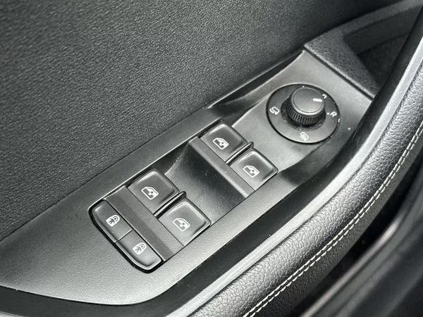 Škoda Superb Combi 2.0 TDI Style - foto 18