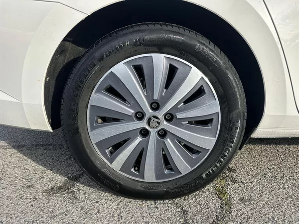 Škoda Superb Combi 2.0 TDI Style - foto 29