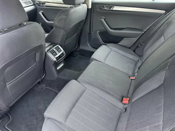 Škoda Superb Combi 2.0 TDI Style - foto 7