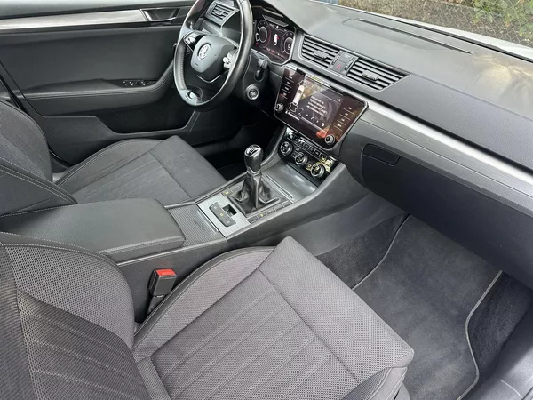 Škoda Superb Combi 2.0 TDI Style - foto 8