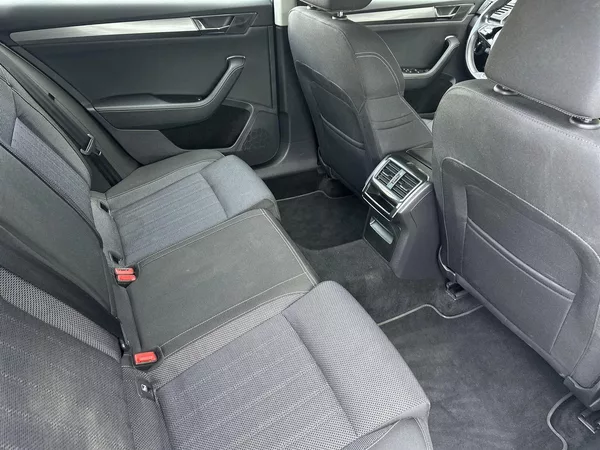 Škoda Superb Combi 2.0 TDI Style - foto 9
