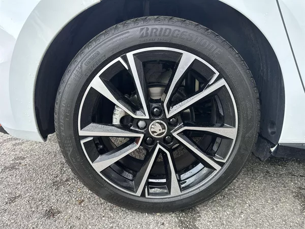 Škoda Fabia 1.0 TSI Monte Carlo - foto 27