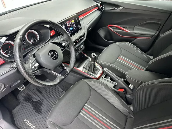 Škoda Fabia 1.0 TSI Monte Carlo - foto 6