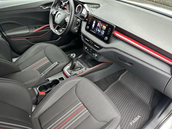 Škoda Fabia 1.0 TSI Monte Carlo - foto 8